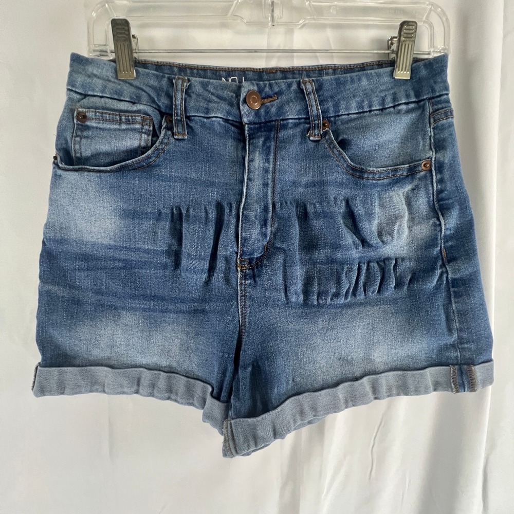 No Boundaries Womens High Rise Medium Wash Blue Denim Cuffed Shorts Size 13